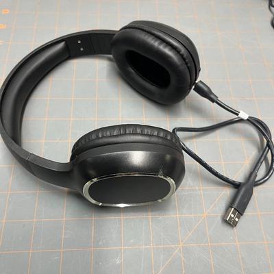 2 Pairs Headphones