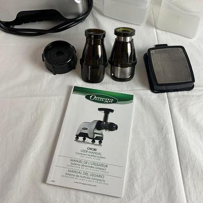 H583 Omega CNC80 Compact Nutrition Juicer Nutrition System w/Manual