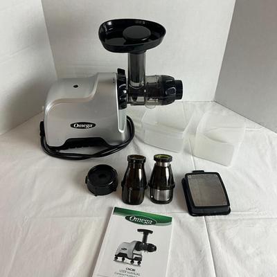 H583 Omega CNC80 Compact Nutrition Juicer Nutrition System w/Manual