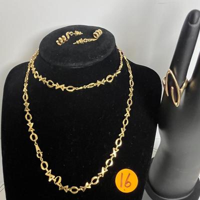 XOXO Gold Necklace, Ring, and Earrings (16)