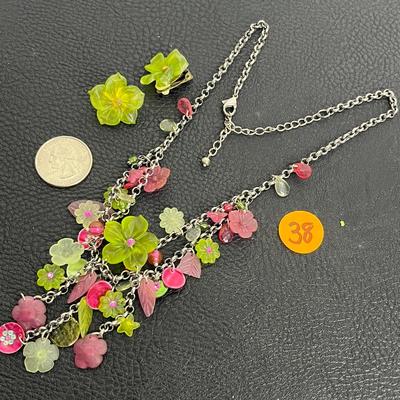 Floral Pendant Necklace and Clip-On Earrings (38)