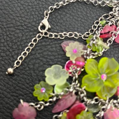 Floral Pendant Necklace and Clip-On Earrings (38)