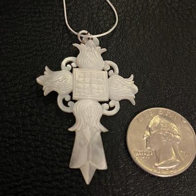 Mother of Pearl Cross Pendant on Sterling Silver (925) 18 Inch Chain (60)