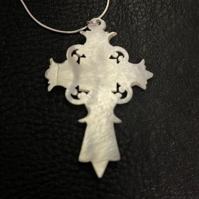 Mother of Pearl Cross Pendant on Sterling Silver (925) 18 Inch Chain (60)