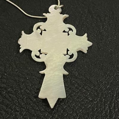 Mother of Pearl Cross Pendant on Sterling Silver (925) 18 Inch Chain (60)