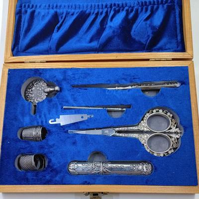 Vintage Style Needlework Set