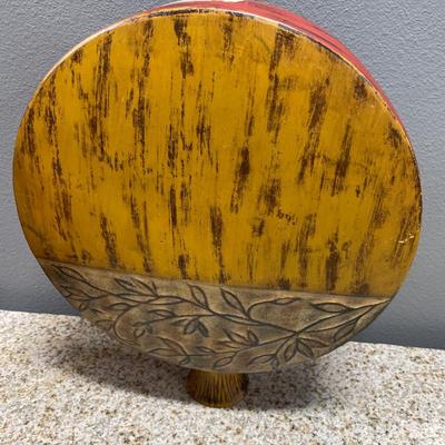 Round decorative item