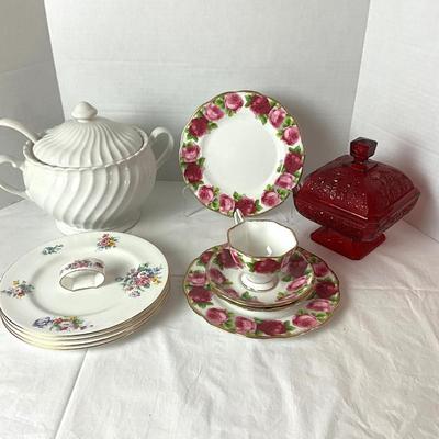 H589 Floral Luncheon Dish Set