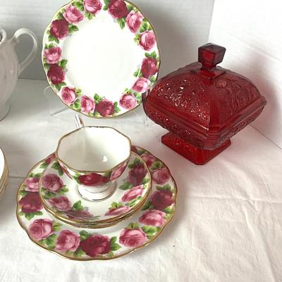 H589 Floral Luncheon Dish Set