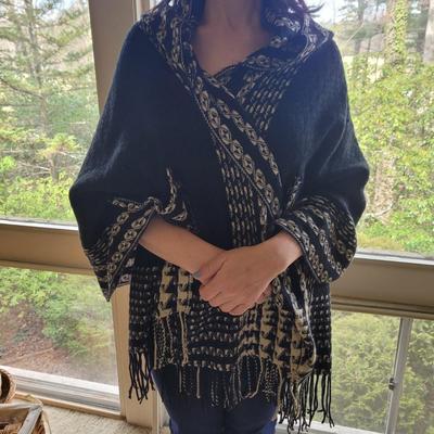 Womenâ€™s Shawls (P-CE)