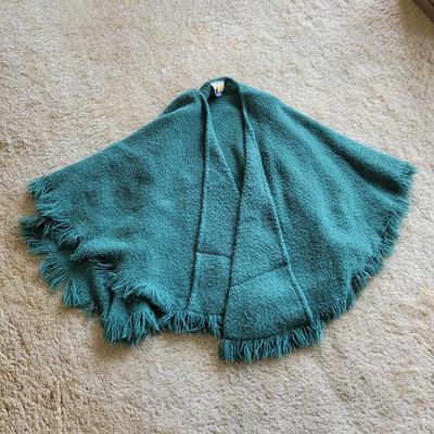 Womenâ€™s Shawls (P-CE)