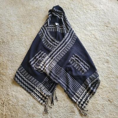 Womenâ€™s Shawls (P-CE)