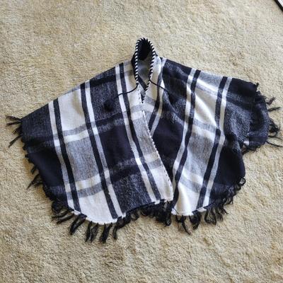 Womenâ€™s Shawls (P-CE)