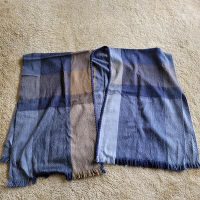 Womenâ€™s Shawls (P-CE)