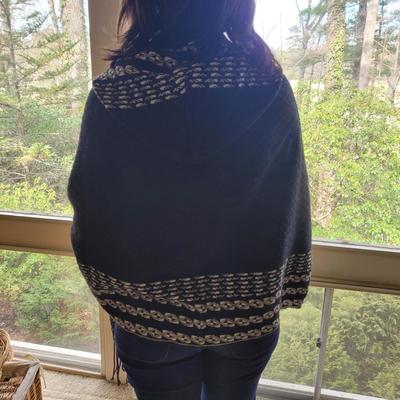 Womenâ€™s Shawls (P-CE)
