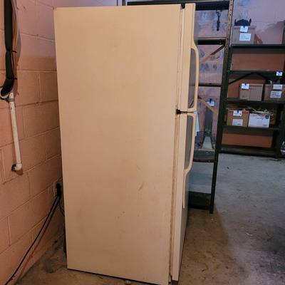 GE 18.2 cu ft No-Frost Refrigerator Freezer (BS-CE)