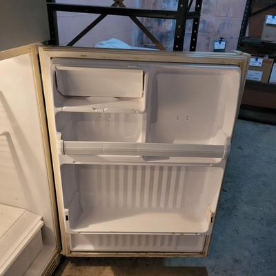 GE 18.2 cu ft No-Frost Refrigerator Freezer (BS-CE)