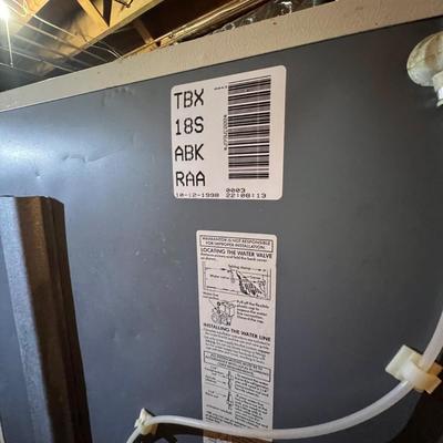 GE 18.2 cu ft No-Frost Refrigerator Freezer (BS-CE)