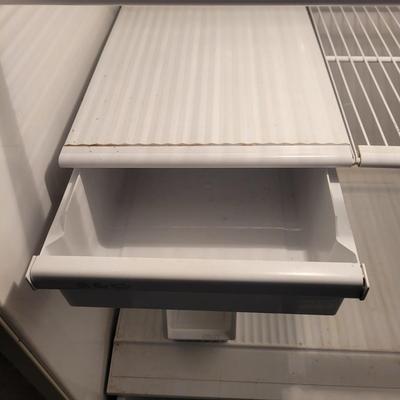 GE 18.2 cu ft No-Frost Refrigerator Freezer (BS-CE)