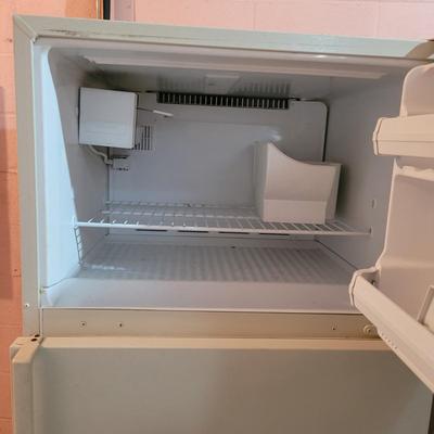GE 18.2 cu ft No-Frost Refrigerator Freezer (BS-CE)