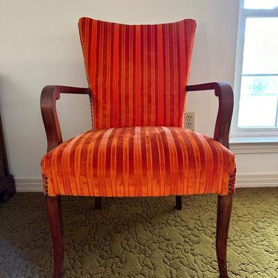 Vintage Chair (See Description)