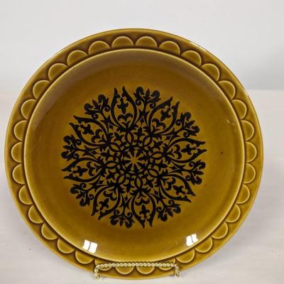 5 Castilian Dinnerware Plates