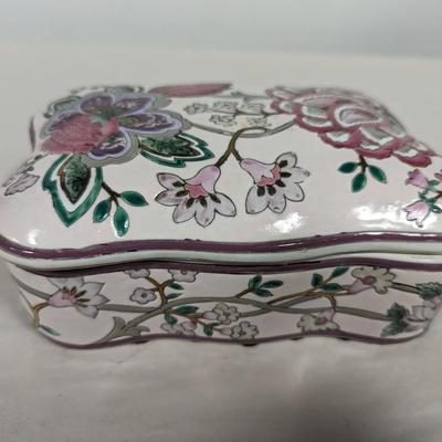 Classic Traditions J C Penney Hand Crafted Porcelain Trinket Box