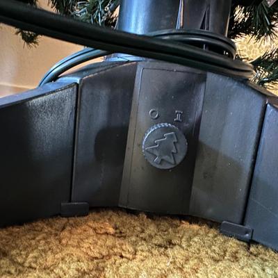 7â€™ Artificial Christmas Tree