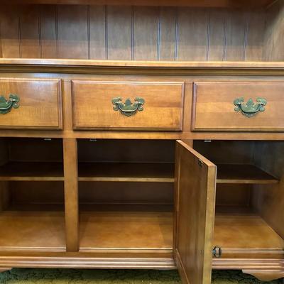 Maple Hutchâ€”Separates Into 2 Piecesâ€”EXCELLENT Condition