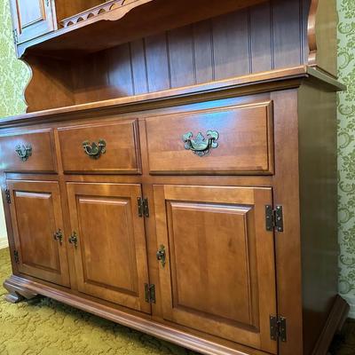 Maple Hutchâ€”Separates Into 2 Piecesâ€”EXCELLENT Condition