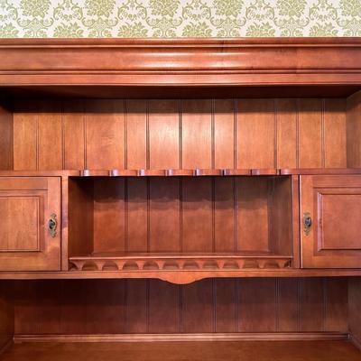 Maple Hutchâ€”Separates Into 2 Piecesâ€”EXCELLENT Condition