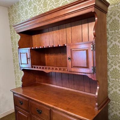 Maple Hutchâ€”Separates Into 2 Piecesâ€”EXCELLENT Condition