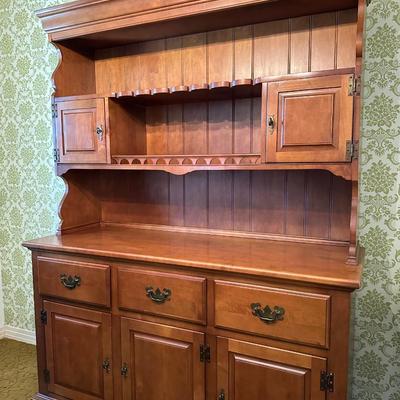 Maple Hutchâ€”Separates Into 2 Piecesâ€”EXCELLENT Condition