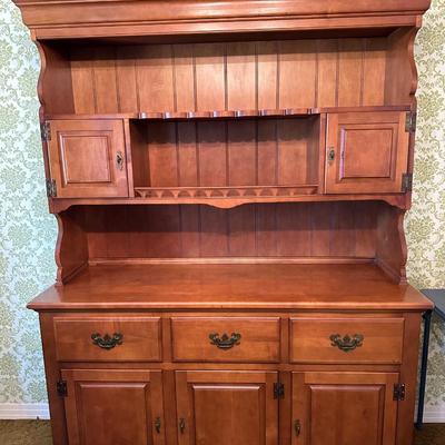 Maple Hutchâ€”Separates Into 2 Piecesâ€”EXCELLENT Condition