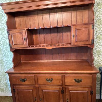 Maple Hutchâ€”Separates Into 2 Piecesâ€”EXCELLENT Condition