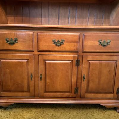 Maple Hutchâ€”Separates Into 2 Piecesâ€”EXCELLENT Condition