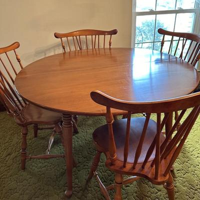 Dining Table w/ Two Leaves â€” EXCELLENT Condition