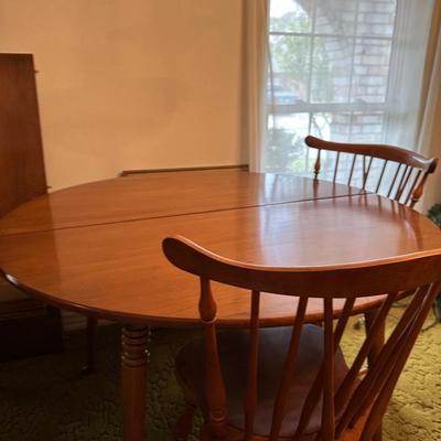 Dining Table w/ Two Leaves â€” EXCELLENT Condition