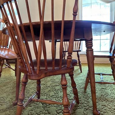 Dining Table w/ Two Leaves â€” EXCELLENT Condition