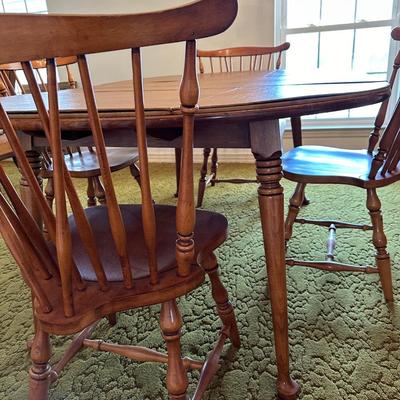 Dining Table w/ Two Leaves â€” EXCELLENT Condition