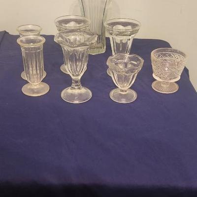 Assorted glassware - 8