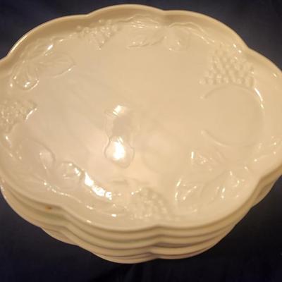 Milk glass plate set - 10