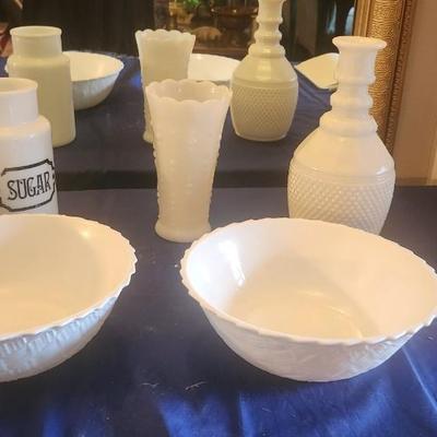 Milk glass set 3 vase 2 bowl