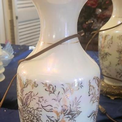 Glass lamp with gold design