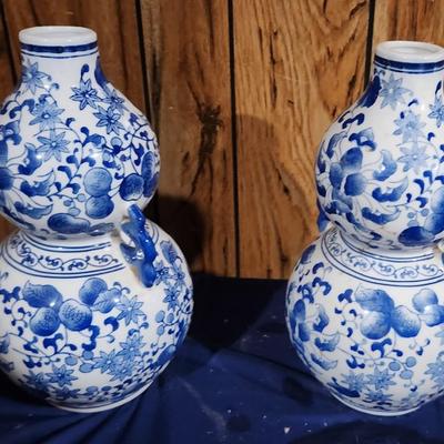 Blue/white porcelain vases