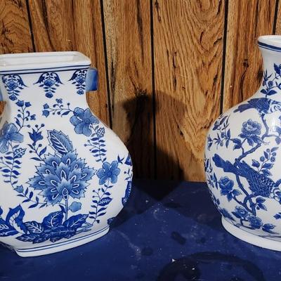 Large blue/white vase - 2
