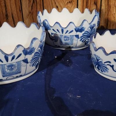 Set of blue/white jagged bowls - 3