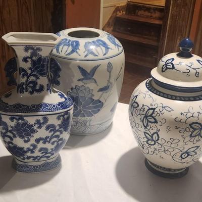 Blue/white large vases/jar