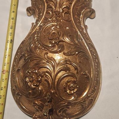 Gold wall dÃ©cor w/decorative spout