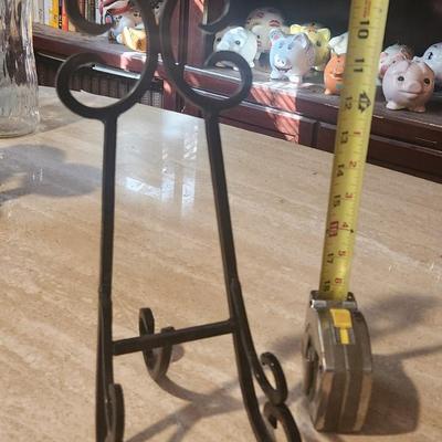 Plate stand